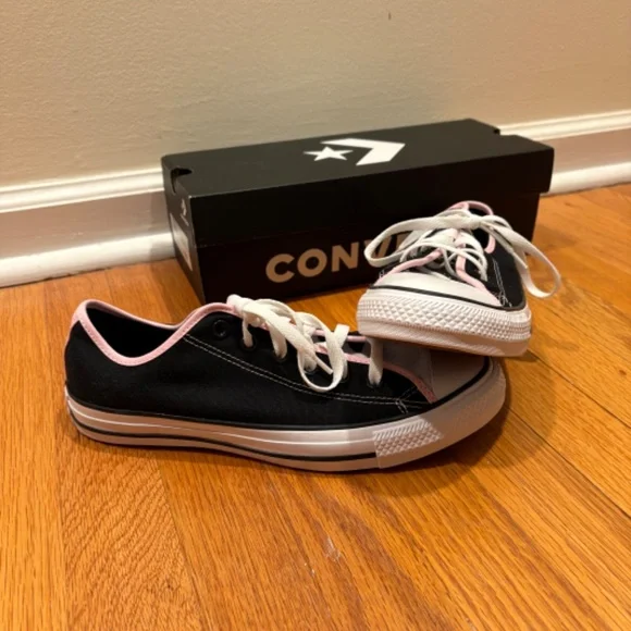 Converse Black and Pink Women's 9.5 - Picture 2 of 5